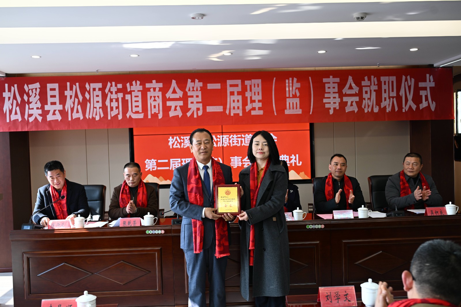 喜報(bào)！易順建工集團(tuán)有限公司李易順董事長(zhǎng)連任松源街道商會(huì)第二屆會(huì)長(zhǎng)