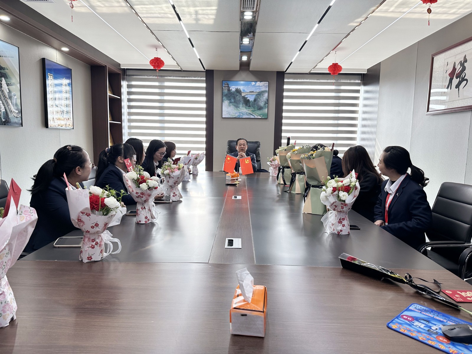 “同心協(xié)力 乘風(fēng)破浪 巾幗力量，再創(chuàng)輝煌”易順建工集團(tuán)舉行婦女節(jié)慶祝大會